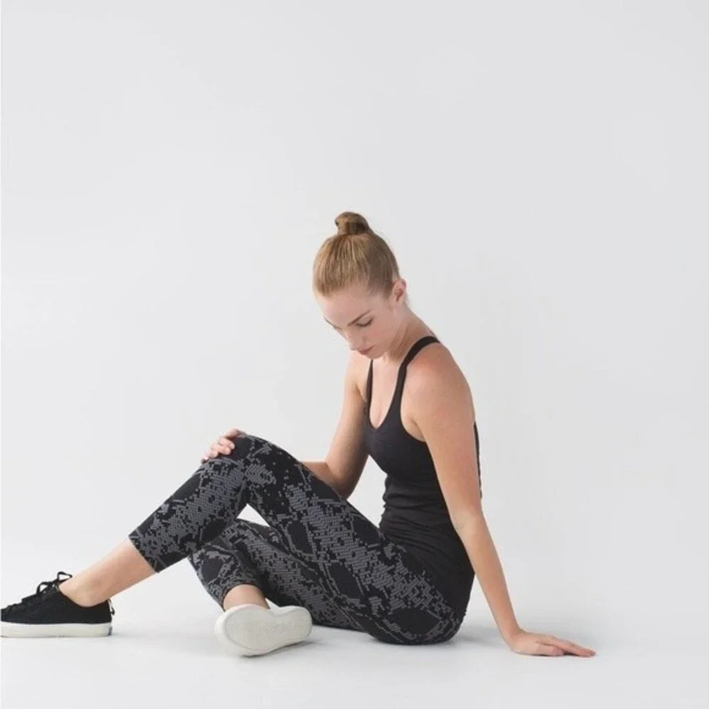 Lululemon Leggings Wunder Under High Rise Crop Ziggy Snake Slate Coal Size 6